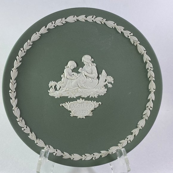 " Mother's Day Gift" Wedgwood Mother Plate 1972 Sage Green Jasper 6.5” - Picture 1 of 8